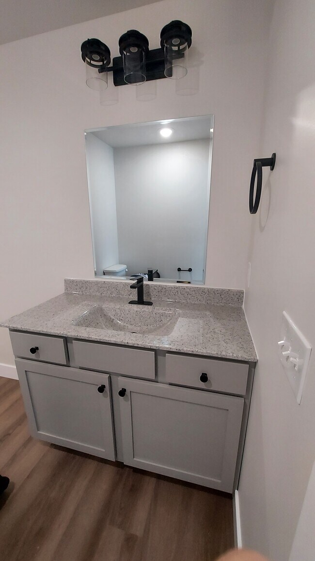 Foto del edificio - 505 Eagle