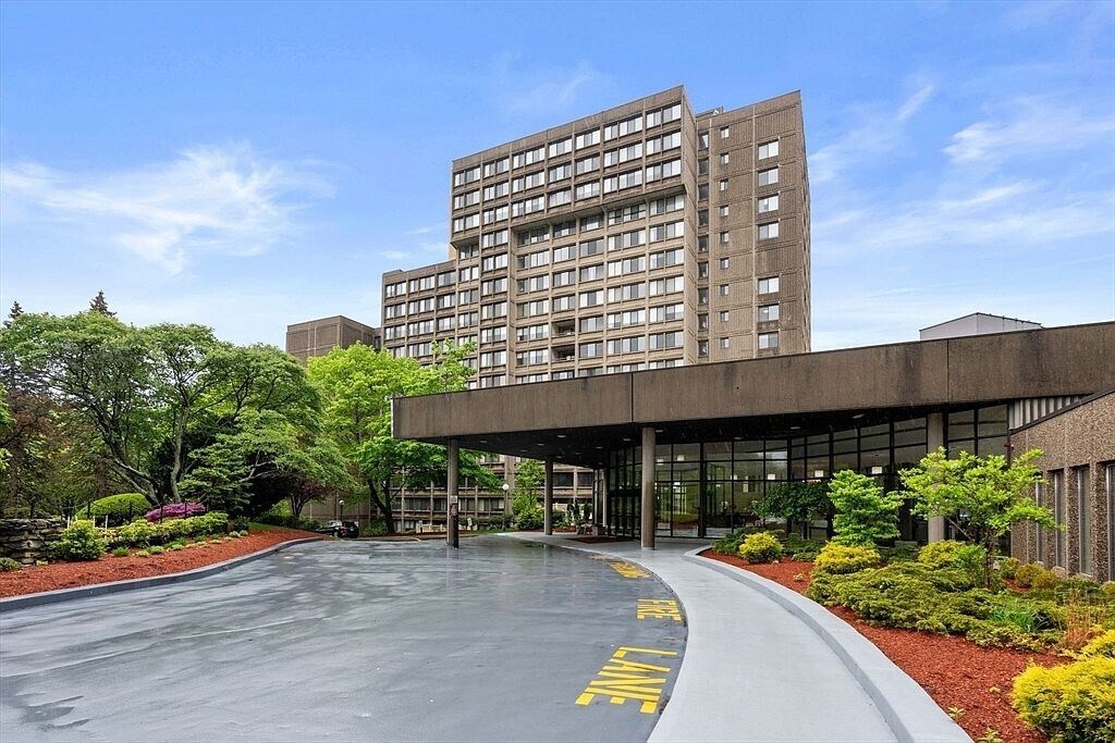 Building Photo - 250 Hammond Pond Pkwy