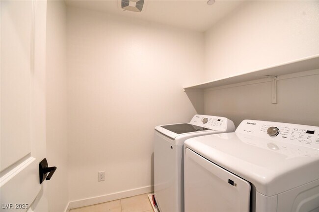 Building Photo - 9246 Rampa St