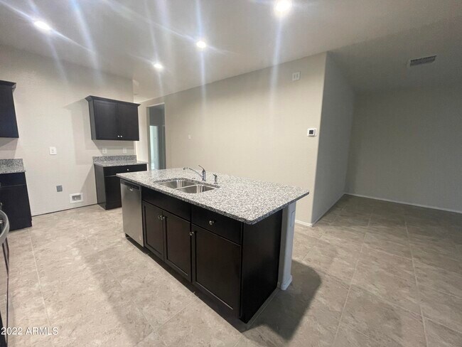 Foto del edificio - 4183 S 243rd Dr