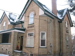 Building Photo - 15 Courtland Av W