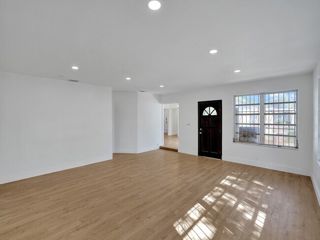 Foto del edificio - 1645 NW 131st St