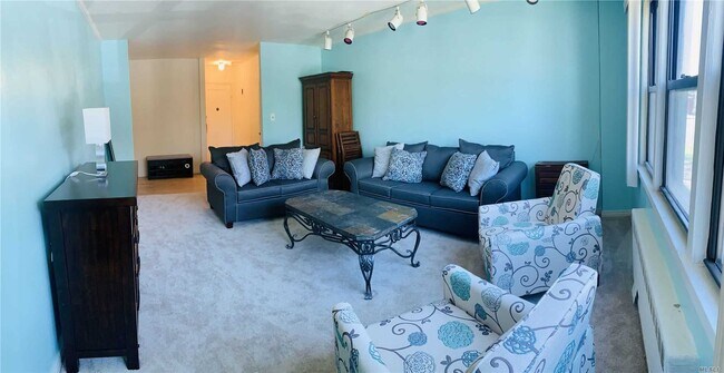 Foto del edificio - 300 Cedarhurst Ave
