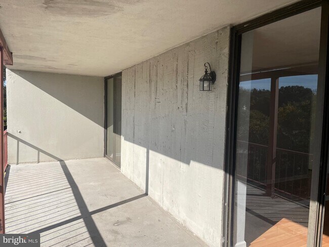 Building Photo - 2411 Forest Ln