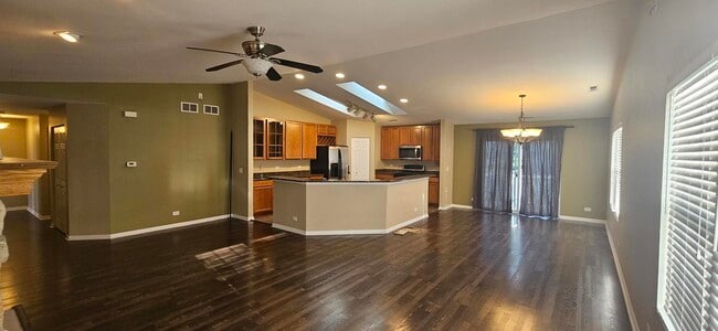 Building Photo - 2625 Christie Dr