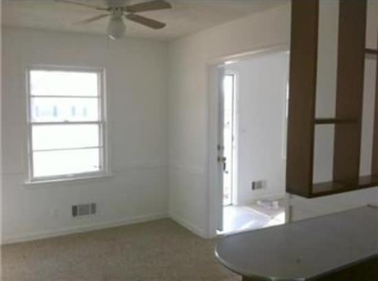 Foto del edificio - 10104 White Ave