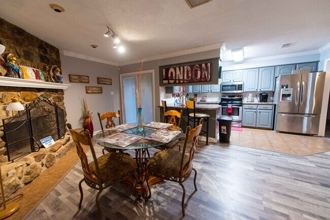 Foto del edificio - 2200 Romine Rd