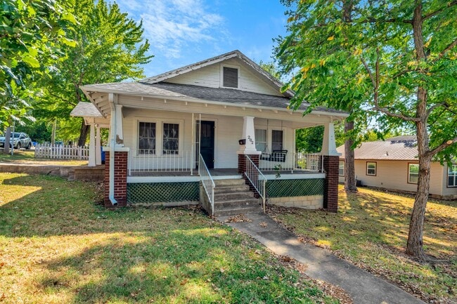Photo - 202 S School Ave House