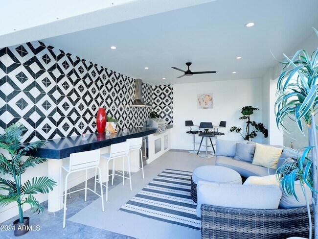 Foto del edificio - 7707 E 3rd St