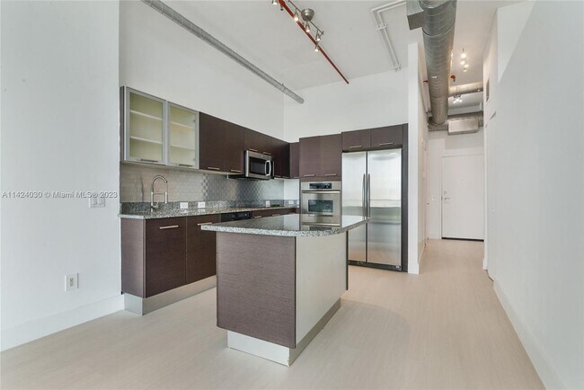 Building Photo - 3029 NE 188th St