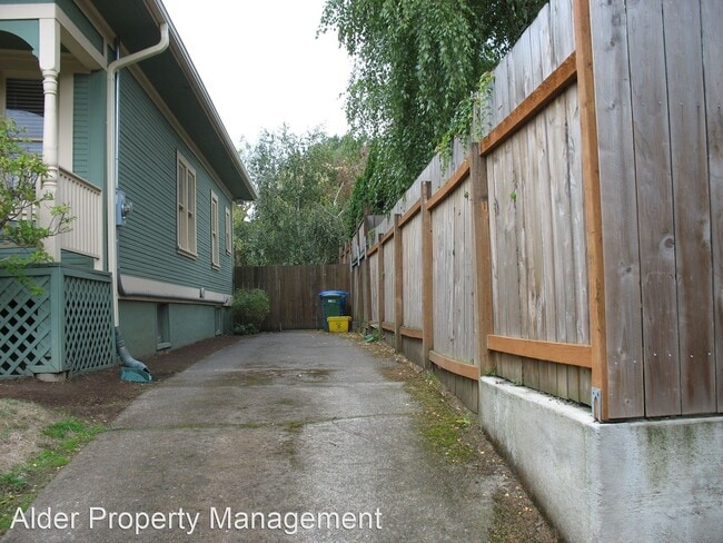 Building Photo - 2 br, 1 bath House - 5020 NE 12th Ave