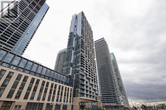 Photo du bâtiment - 1000 Portage Pkwy