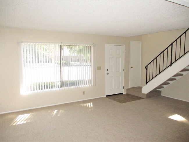 Building Photo - Spacious and Upgraded 2 Bedroom Condominiu...