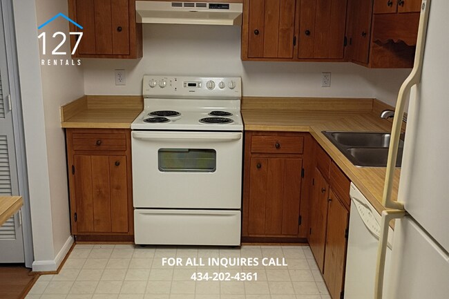 Foto del edificio - Spacious 3-Bedroom End Unit with Pool, Washer & Dryer, and Included Lawn Care