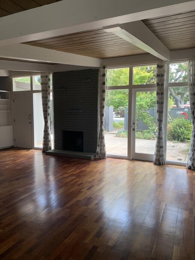 Foto del edificio - 643 Wildwood Ln
