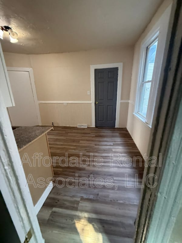 Building Photo - 107 W Kassner Pl
