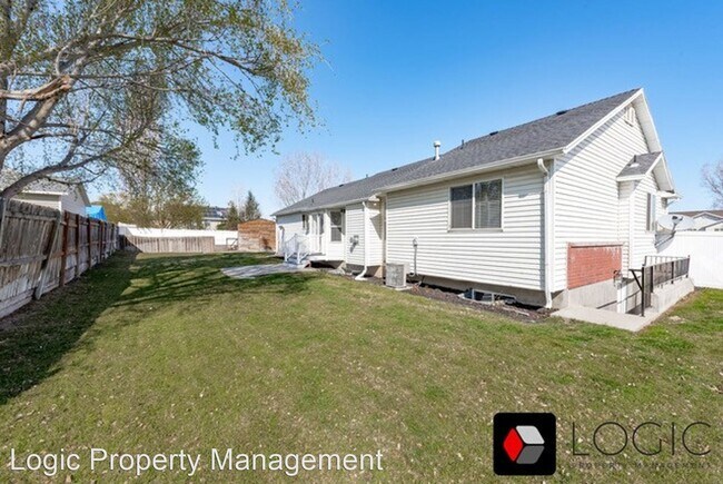Building Photo - 6 br, 3 bath House - 4865 Mountain Park Ci...