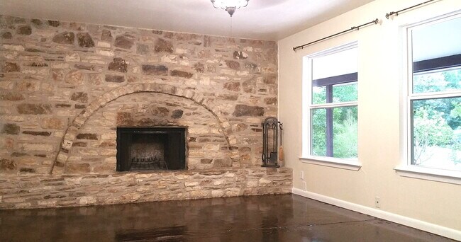 Building Photo - 6708 Bryn Mawr Dr
