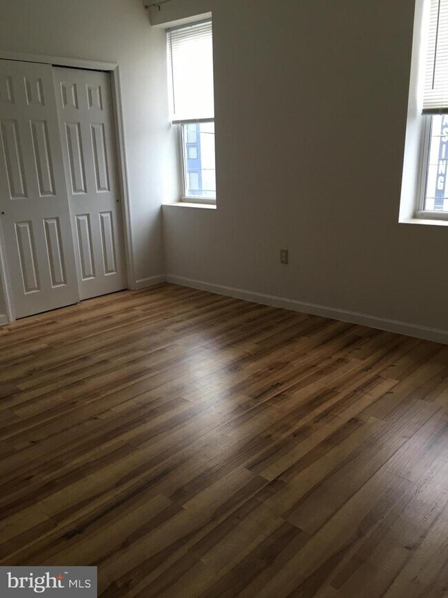 Building Photo - 4029 Baring St