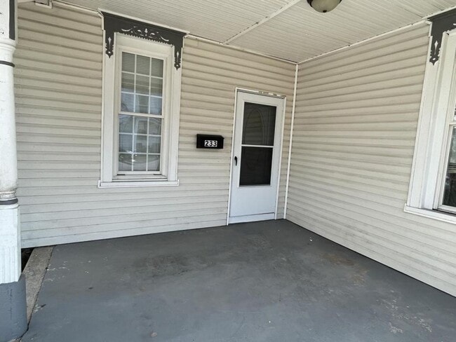Building Photo - NOW AVAILABLE! 3 Bed, 2 Bath Victorian Hom...