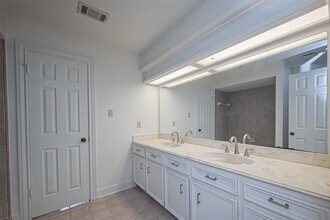 Building Photo - 18307 Champion Forest Dr