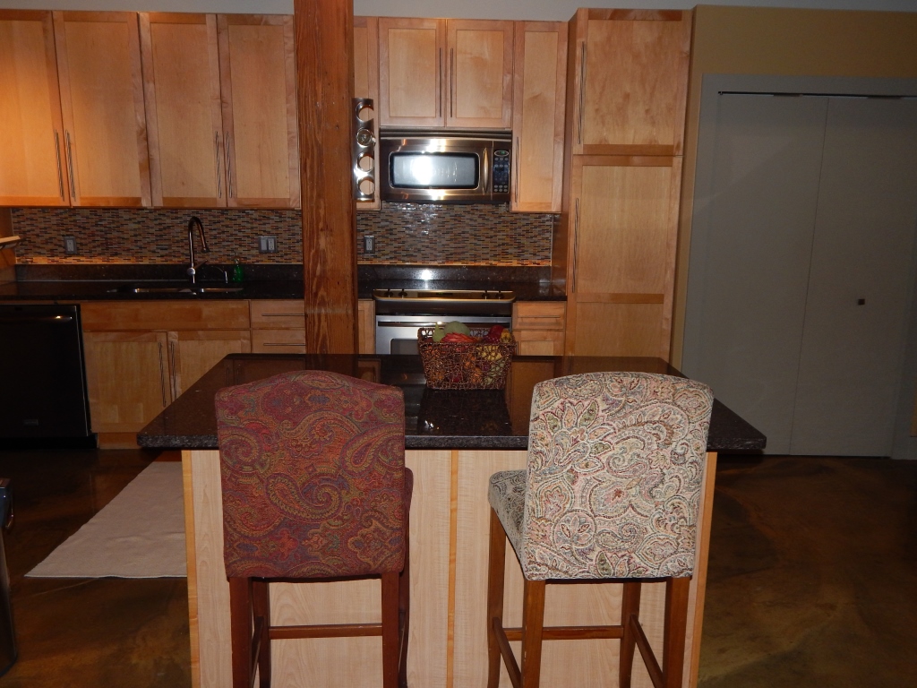 Kitchen Island - 6533 E Jefferson Ave