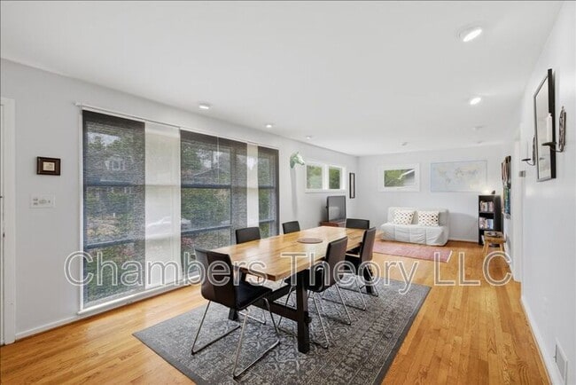 Foto del edificio - 912 N Lexington St