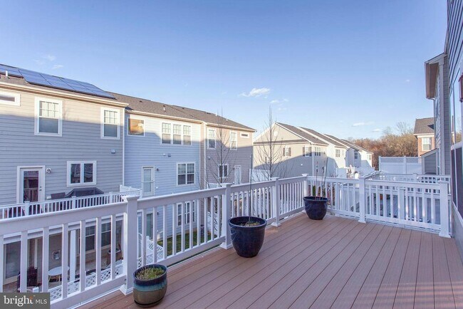 Foto del edificio - 2706 Amber Crest Rd