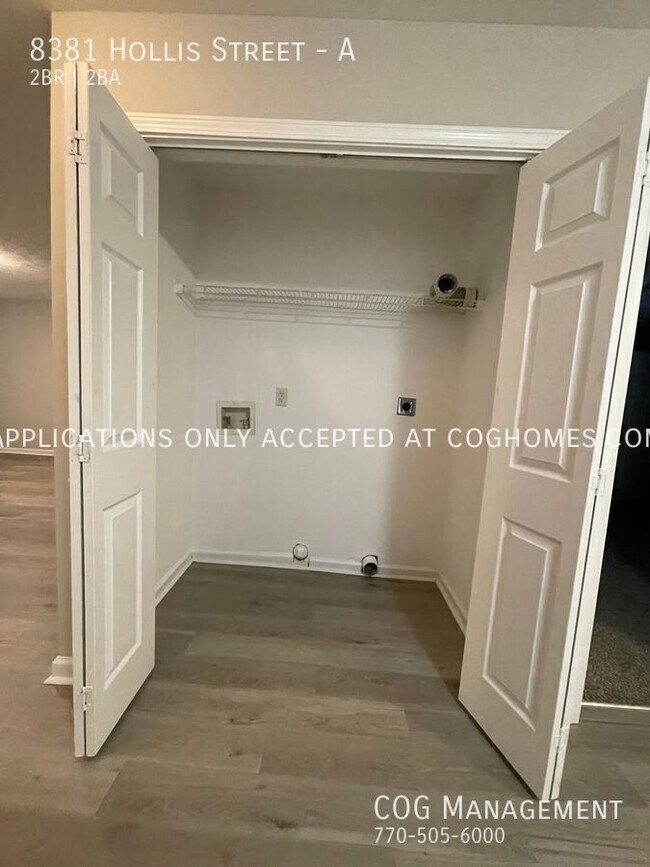 Foto del edificio - 8381 Hollis St