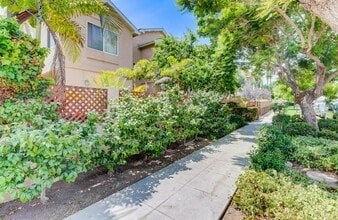 Building Photo - 1939 Felspar St Building Photo - 1939 Felspar St