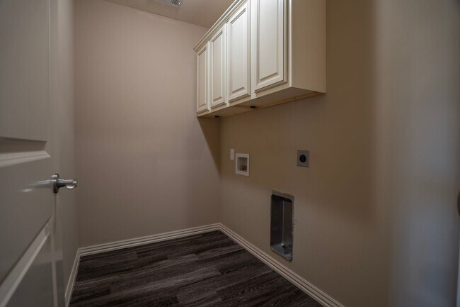 Foto del edificio - Spacious 3 Bedroom, 2 Bathroom home!