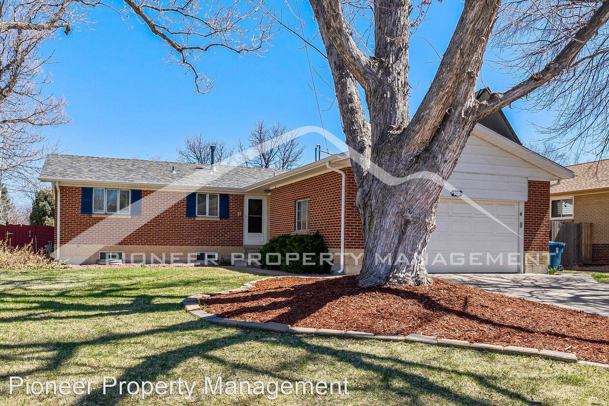 Primary Photo - 2 br, 2.5 bath House - 2430 Miller St