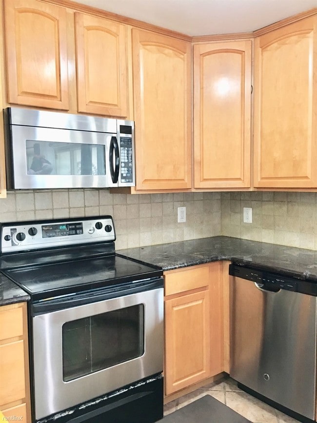 Building Photo - 2 br, 1.5 bath  - 1 Queen St Unit 15A 15A