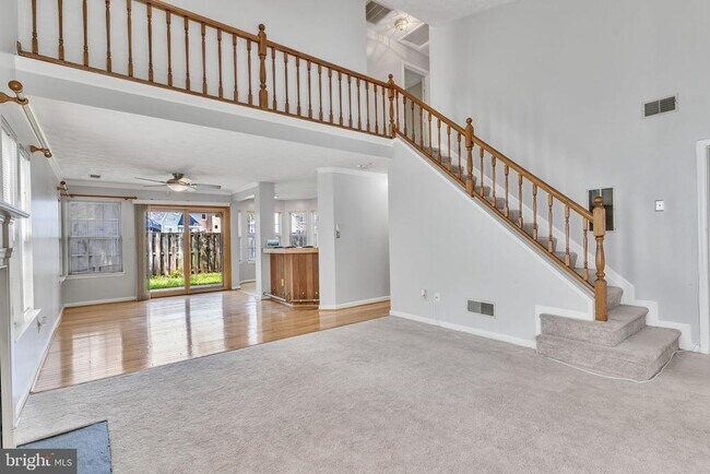 Foto del edificio - 13920 Lord Fairfax Pl