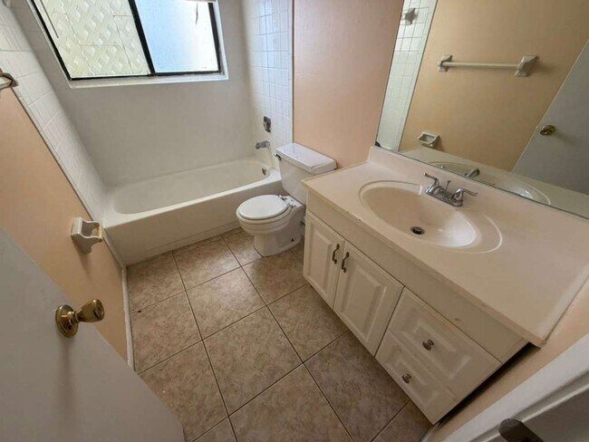 Foto del edificio - 11394 Royal Palm Blvd