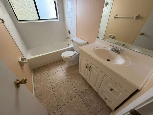 Foto del edificio - Charming 1 Bedroom / 1 Bathroom Apartment for Rent – Coral Springs