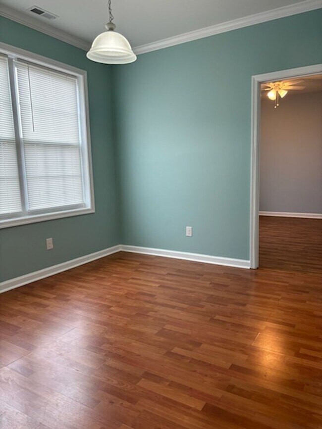 Building Photo - Year-round comfort located on RT 1.