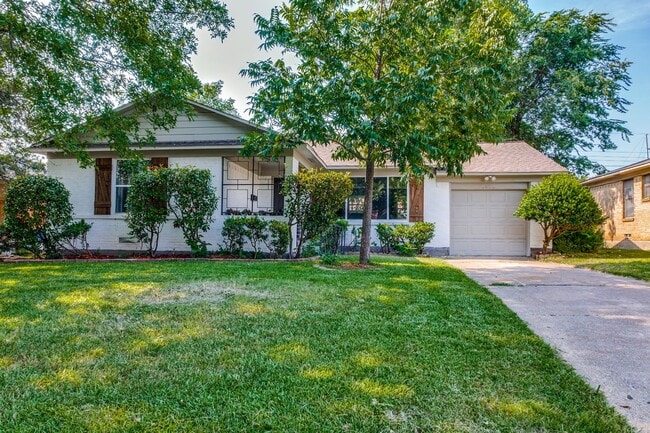 Building Photo - Stunning 3BD/2BA Mesquite Home