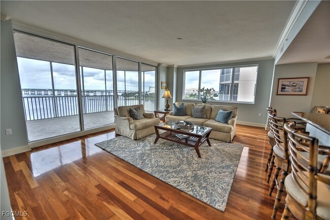 Building Photo - 2104 W First St