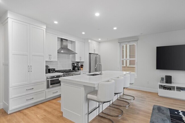 Foto del edificio - 326 W Broadway