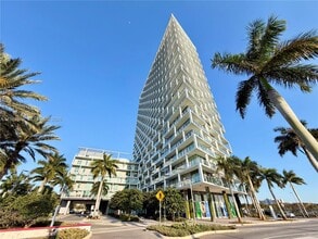 Building Photo - 2000 Metropica Wy