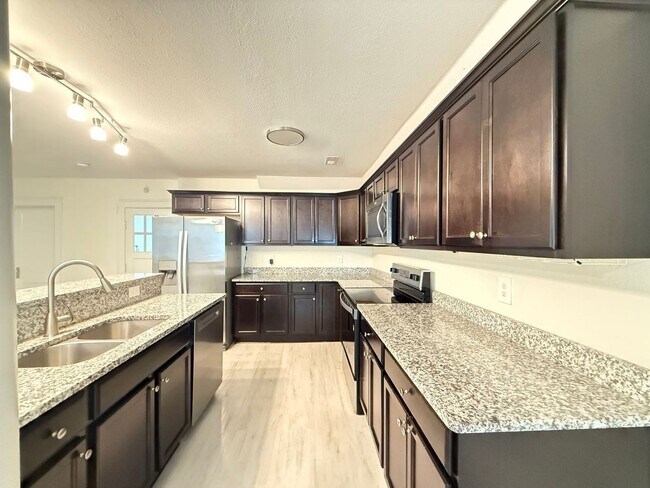 Building Photo - 3BR Home with Elizabeth River Views & Spacious Parking