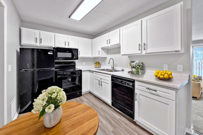 Kitchen - Cambridge Court Apartments