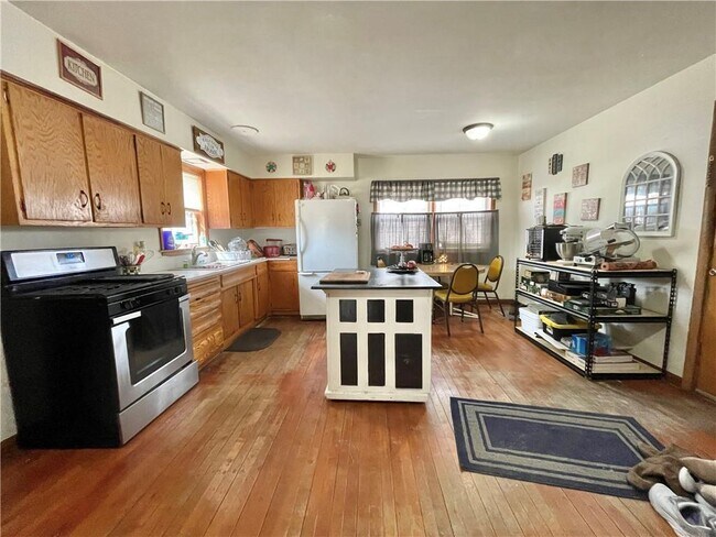 Foto del edificio - 4 bed 2 bath available June 1st