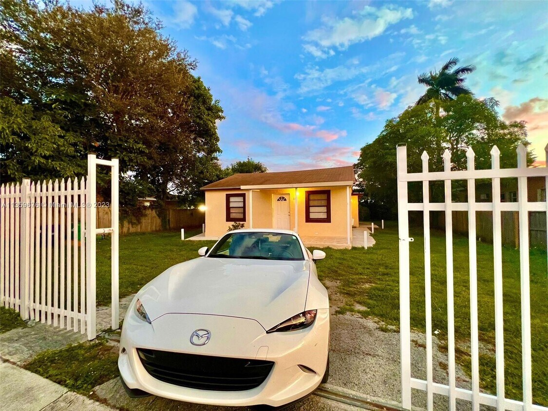 Primary Photo - 1376 NW 103rd St