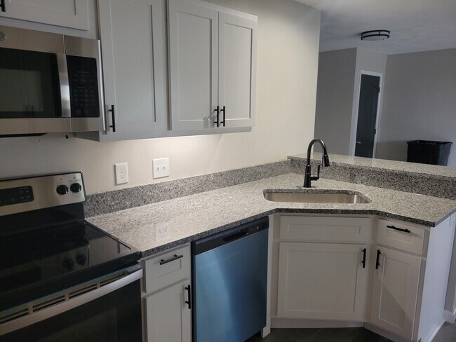 Building Photo - 107 E Hunters Rdg