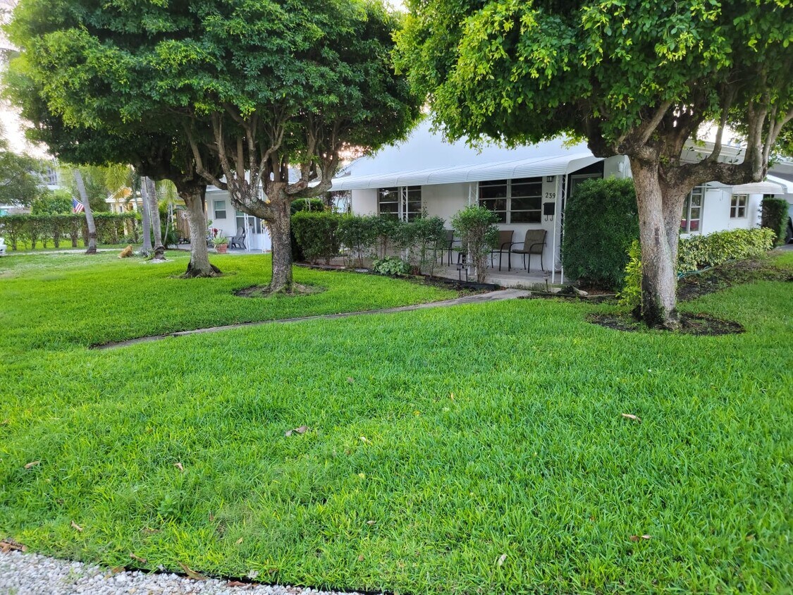 Primary Photo - 239 NE 24th Ave