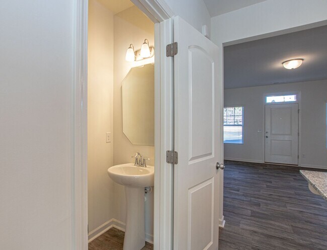 Building Photo - 2 Bedroom Townhome in Cox Mill District AV...