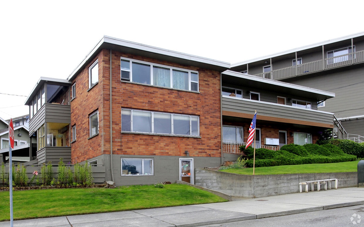 Primary Photo - 3003 Kromer Ave