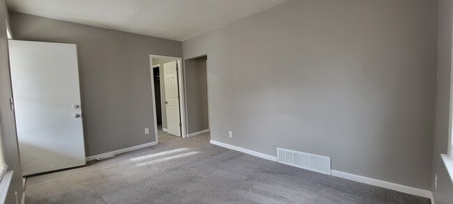 Foto del edificio - 8057 Meadow Ave